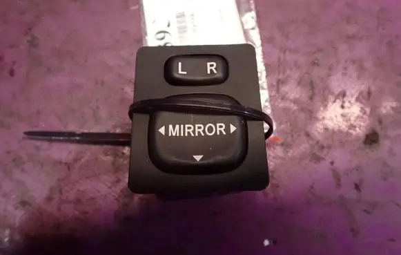 Toyota Yaris Wing mirror switch 