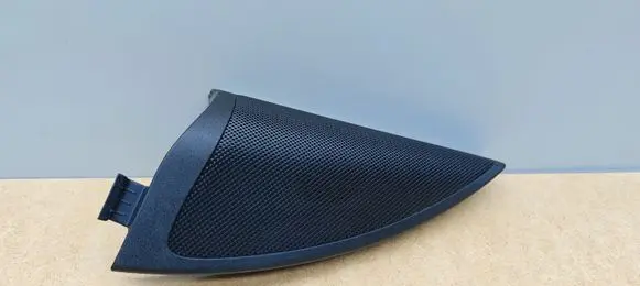 Front door high frequency speaker