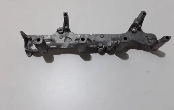 Audi A8 S8 D4 4H Fuel Injector clamp holder 079133340 AC46100