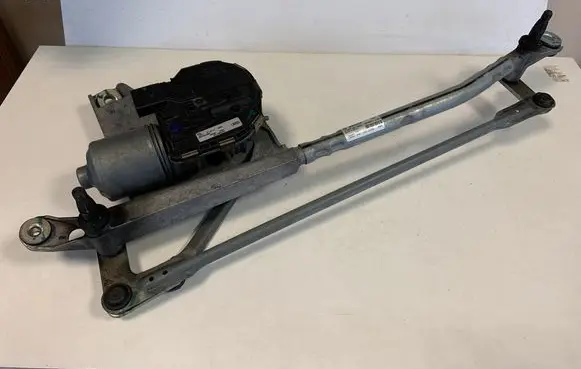 Audi Q7 4M Front wiper linkage and motor 4M1955023B 4M1955119A
