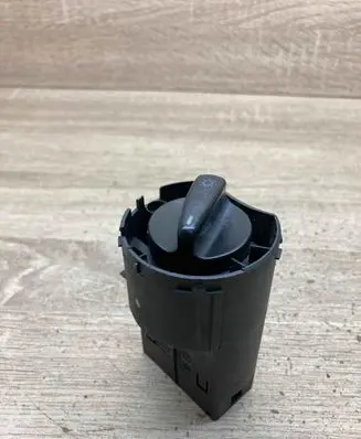 Volkswagen Golf IV Light switch 1C0941531