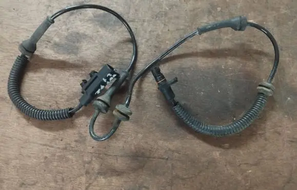 Chrysler Town u0026 Country V ABS brake wheel speed sensor 04721561AE