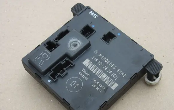 Mercedes-Benz CLS C219 Door control unit/module A2198203626