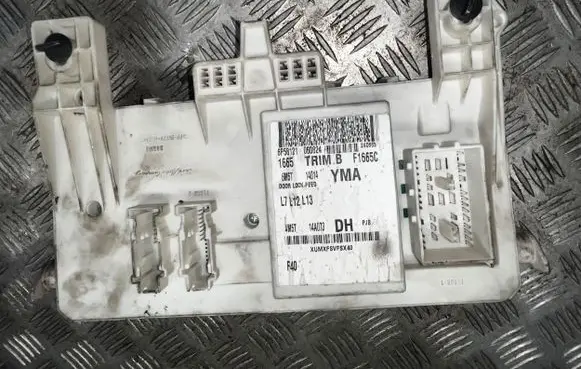 Ford Focus Fuse module 97RA000001 97RA012018 30S519100705