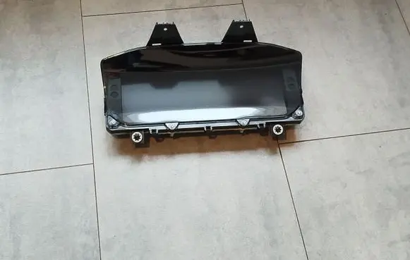 Land Rover Defender Speedometer (instrument cluster) R9D310F948JA A50361278 JAKG038527