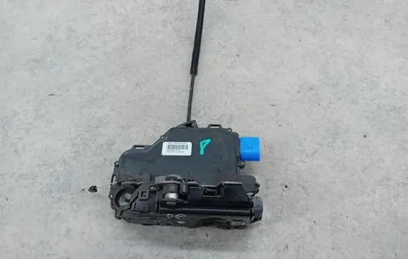 Skoda Fabia Mk2 (5J) Front door lock 3B2837016AB