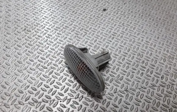 Mazda 2 Front fender indicator light