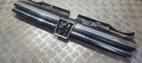 Peugeot 605 Front grill