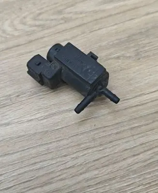 Volvo XC90 Turbo solenoid valve 30611668 72224010 05T311