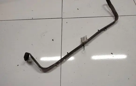 Fuel tank mounting bracket