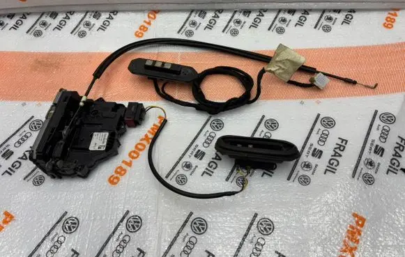Fiat Ducato Sliding door lock 1361334080