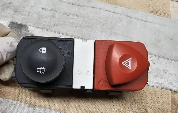 Renault Scenic II - Grand scenic II Hazard light switch 8200407415 8200109723 8200095493