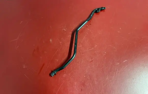 Engine coolant pipe/hose