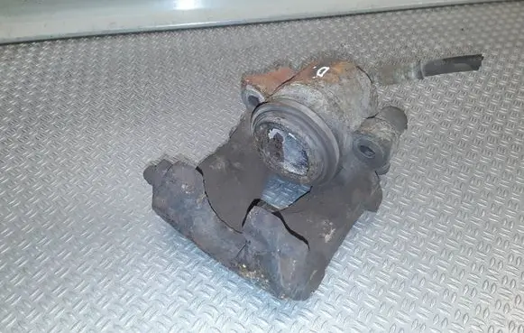 Volkswagen Polo IV 9N3 Front brake caliper 