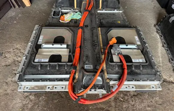 Polestar 2 Hybrid / electric car battery 32299856