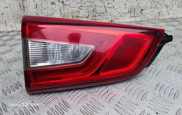 Tailgate rear/tail lights