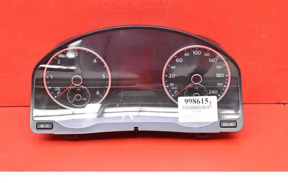 Volkswagen Tiguan Speedometer (instrument cluster) 5N0920883A