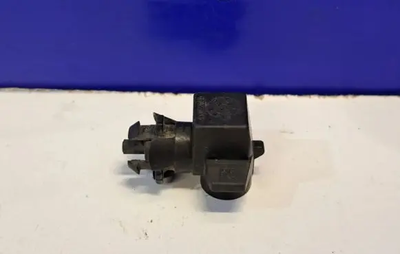 Saab 9-3 Ver1 Oil temperature sensor 9152245 09152245
