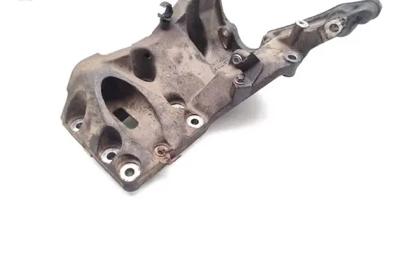 Engine mounting bracket