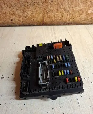 Volvo XC90 Fuse module 30728512 28017881