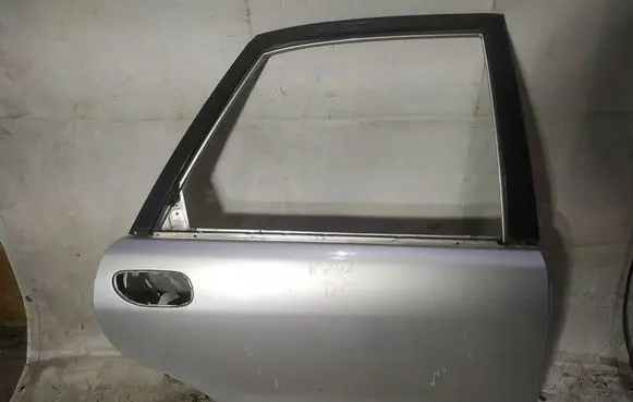 Volvo S40, V40 Rear door pilkos