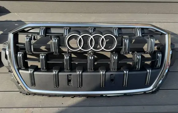 Audi Q7 4M Front bumper upper radiator grill 4M0853651B