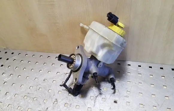 Master brake cylinder