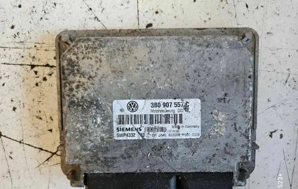 Volkswagen PASSAT B5 Engine control unit/module 3B0907557C 5WP4332