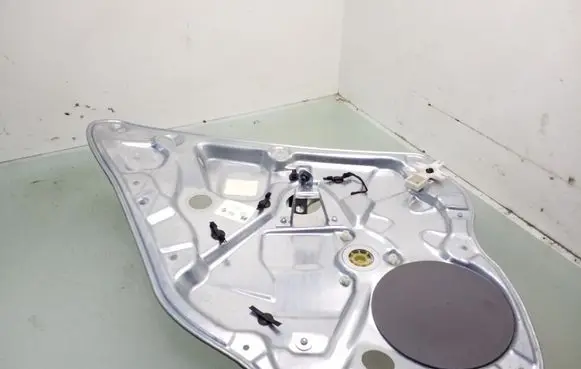 Volkswagen Polo Rear window lifting mechanism without motor 6Q0839751