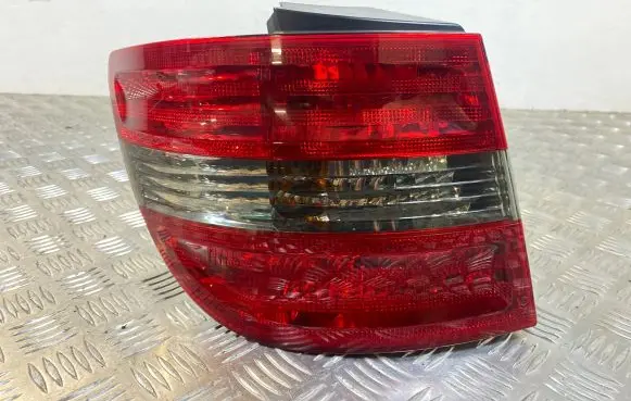 Mercedes-Benz B W245 Rear/tail lights A1698202364