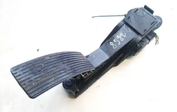 Mercedes-Benz GL X164 Accelerator throttle pedal a1643000004 270906