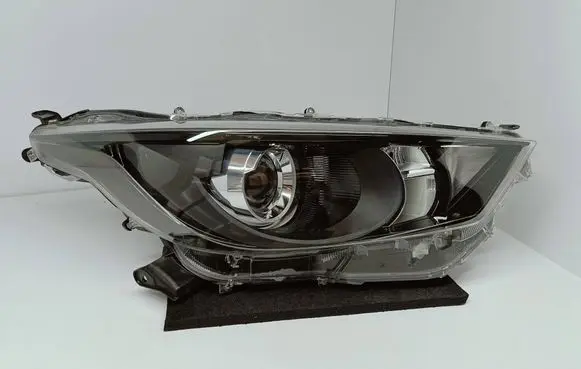Toyota Yaris XP210 Headlight/headlamp K06 L1974