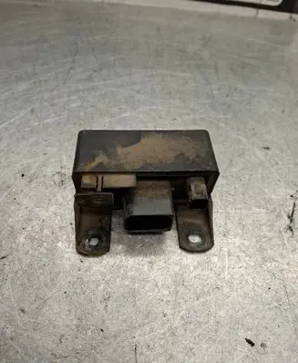 Mercedes-Benz C W203 Glow plug pre-heat relay A6461536579