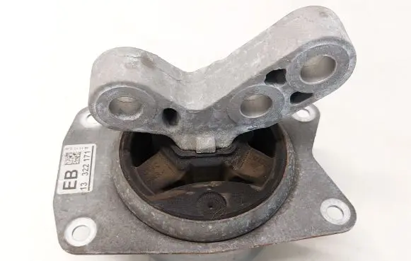 Opel Insignia A Engine mount bracket 13322171