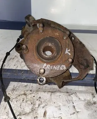 Nissan Primera Front wheel hub