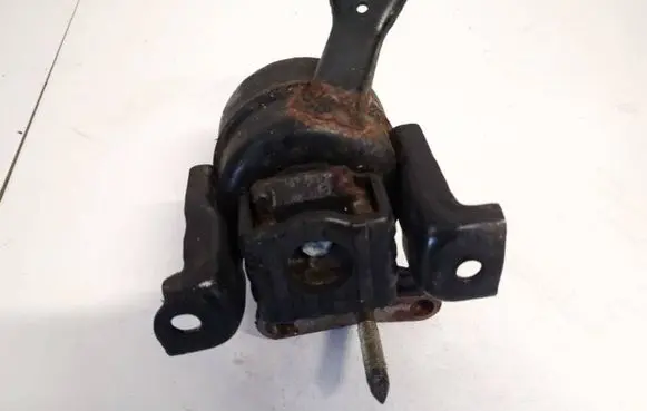 Toyota RAV 4 (XA20) Engine mount bracket