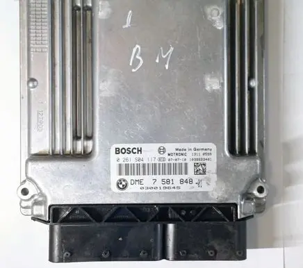 BMW 1 E81 E87 Engine control unit/module 7581848 0261S04117