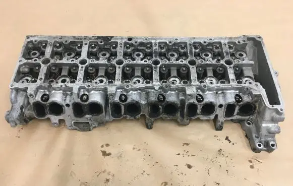 BMW 3 GT F34 Engine head 778111601 E3048186 12050400774