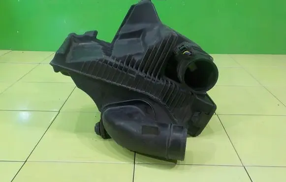 Nissan NV200 Air filter box 