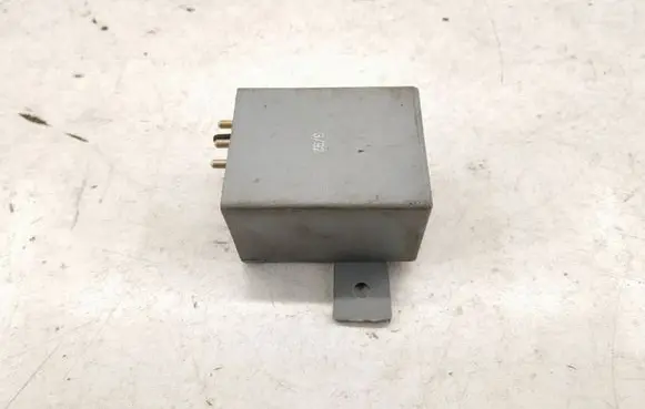Mercedes-Benz S W126 Cruise control relay A2018200205 2018200205