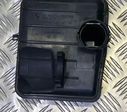 BMW 5 F10 F11 Intake resonator 8512249