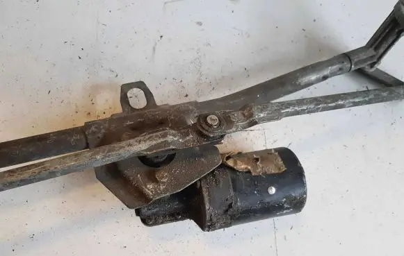Skoda Octavia Mk1 (1U) Front wiper linkage and motor 1J0955325A