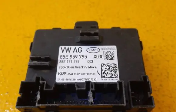 Audi A4 S4 B8 8K Door control unit/module 85E959795