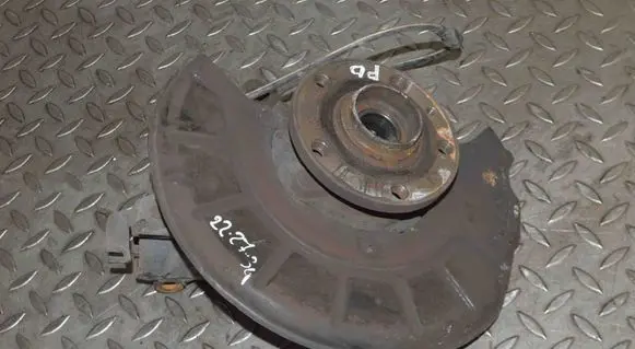 Skoda Octavia Mk2 (1Z) Front wheel hub 8K2971845A