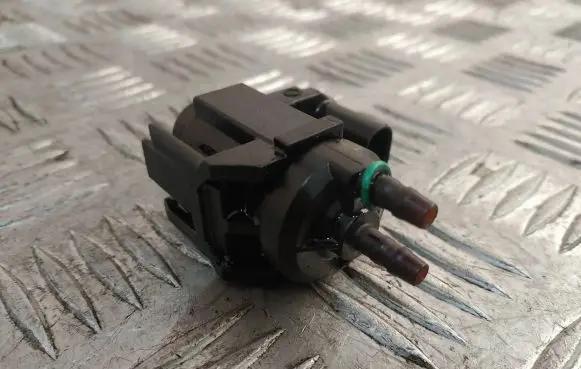 BMW 5 F10 F11 Turbo solenoid valve 8570591