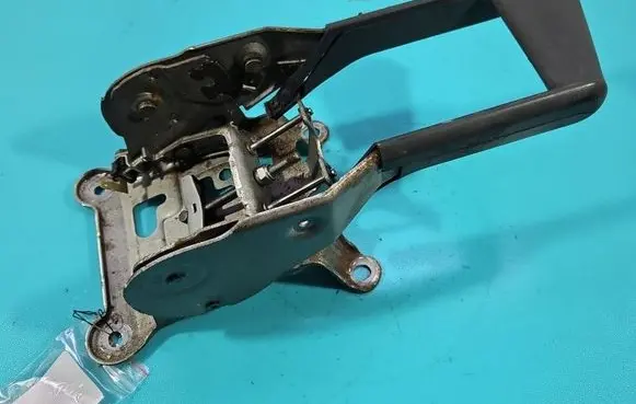 Handbrake/parking brake lever assembly