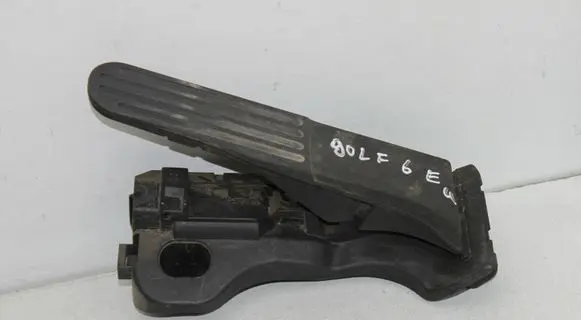 Accelerator throttle pedal