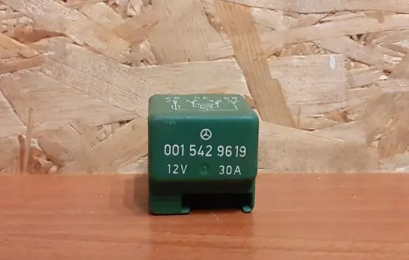Mercedes-Benz E W124 Other relay 1712 0015429619