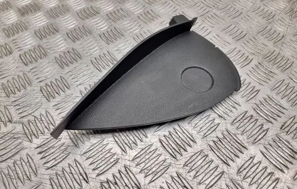 BMW 1 E81 E87 Dashboard side end trim 9124919 11242010 0747