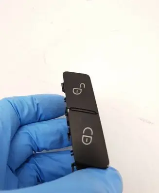 Mercedes-Benz C W204 Central locking switch button 03151600 A2048706310